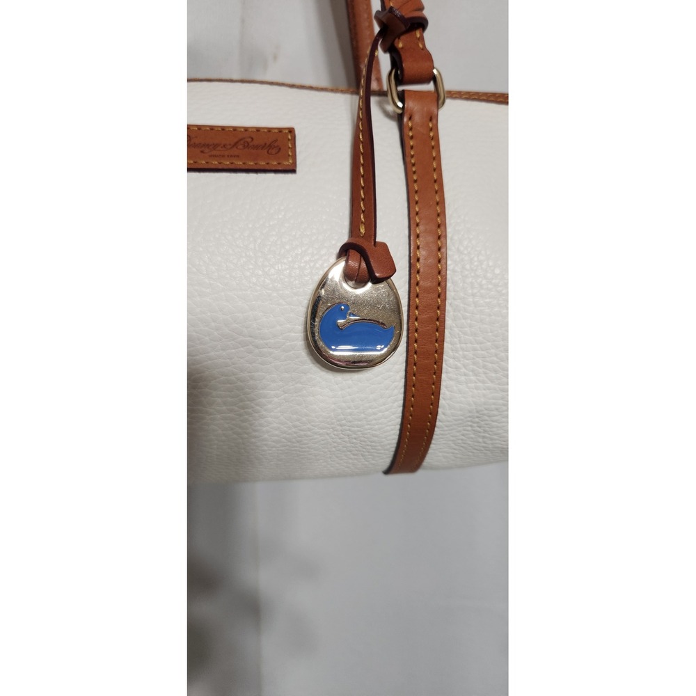 Dooney & Bourke White Pebbled Leather Barrel Bag Tan Trim Duck Charm - Picture 5 of 12
